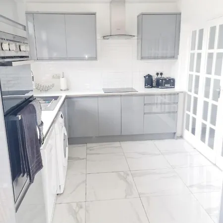 3 Bedroom House London